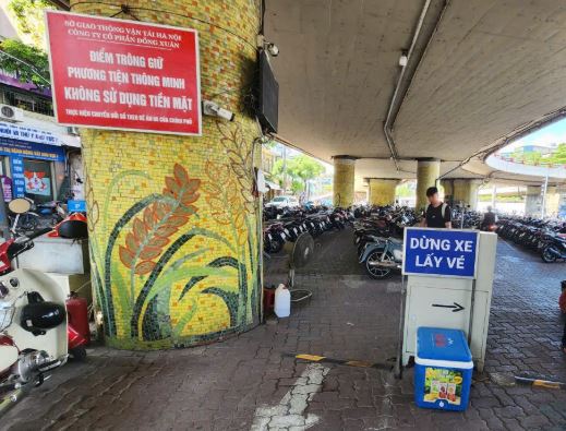 Hà Nội nghiên cứu giải tỏa các bãi xe dưới gầm cầu