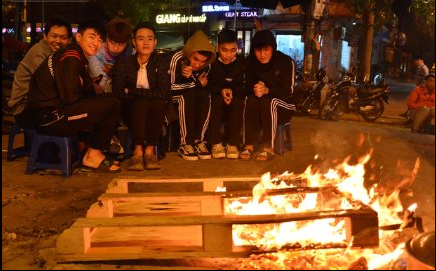 Tự ý đốt than củi sưởi ấm có thể bị phạt tù